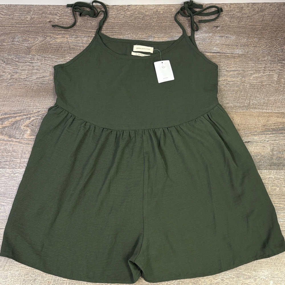 Urban Outfitters Moss Green Tie-Strap Romper (NWT)
Size: Large